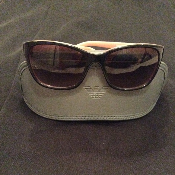 New Armani women’s sunglasses 😎 - Picture 4 of 6